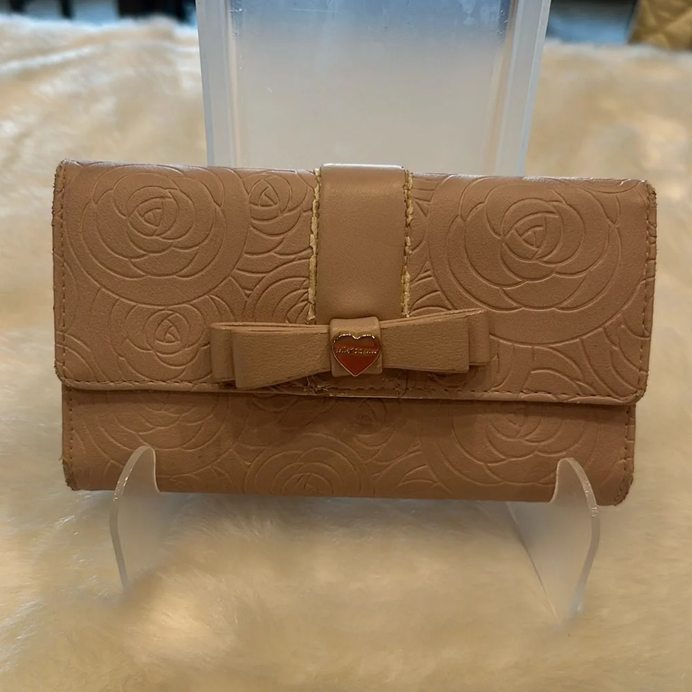 Betsy Johnson, pink rose wallet lots of card space zippered coin